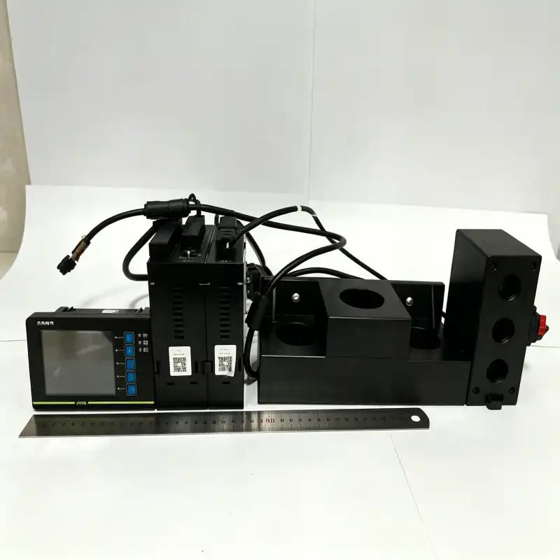 ST400S series microprocessor line protection relay with integrated current transformers and display module